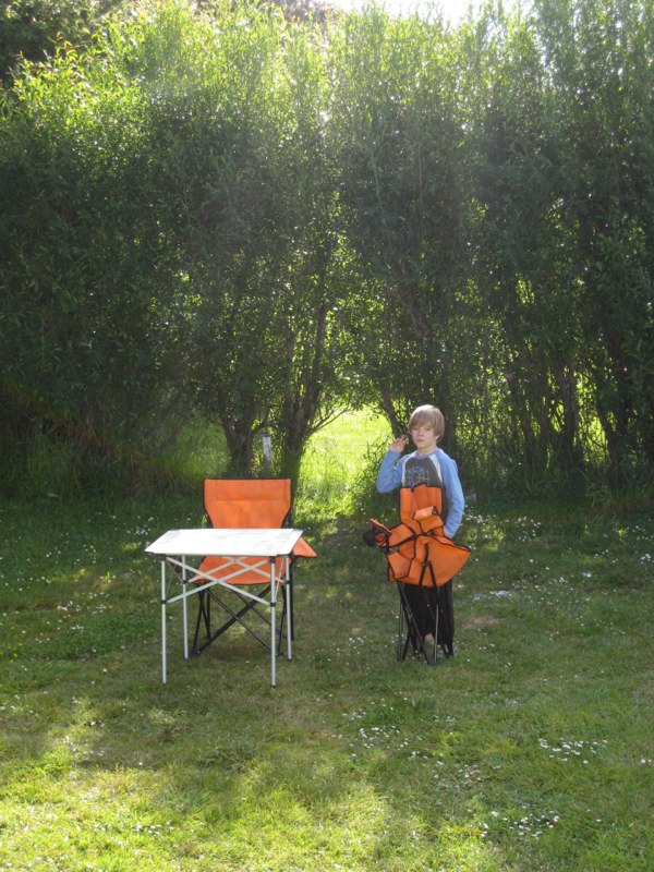 Oskar prepares FOOD time
