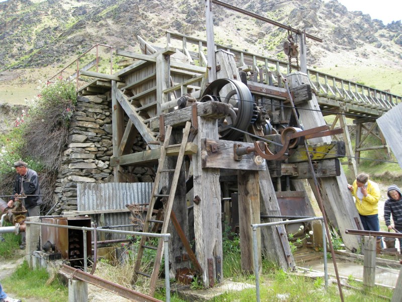 Cleaning/crossing machine