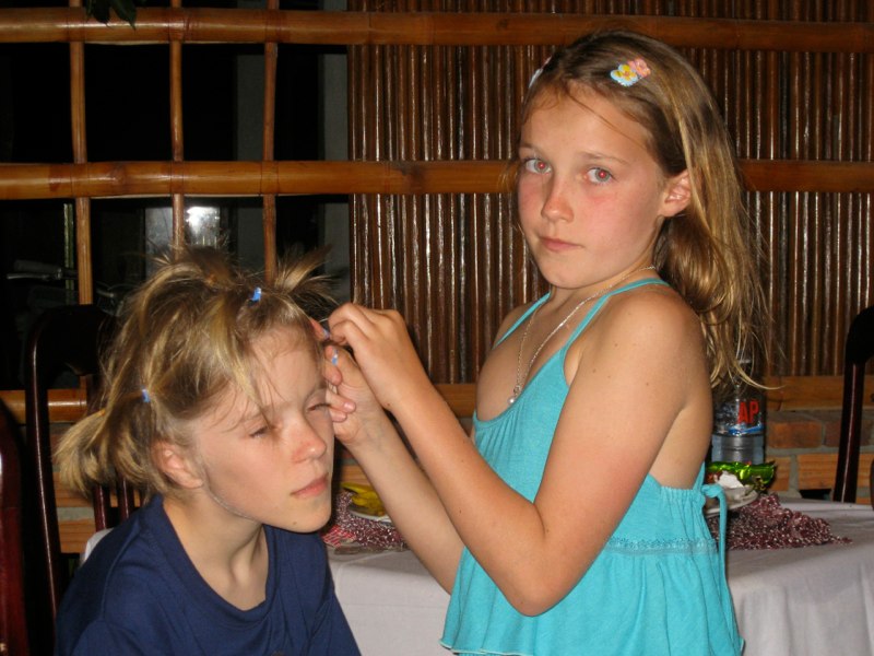 Maya fix Oskars hair