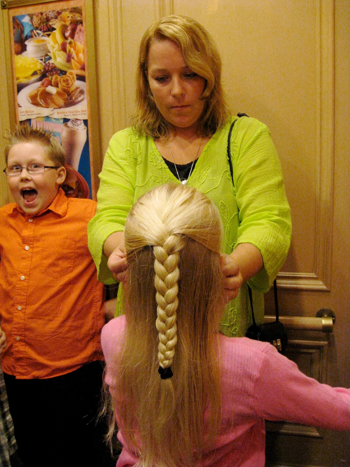 Sofia get to do Estelles hair!