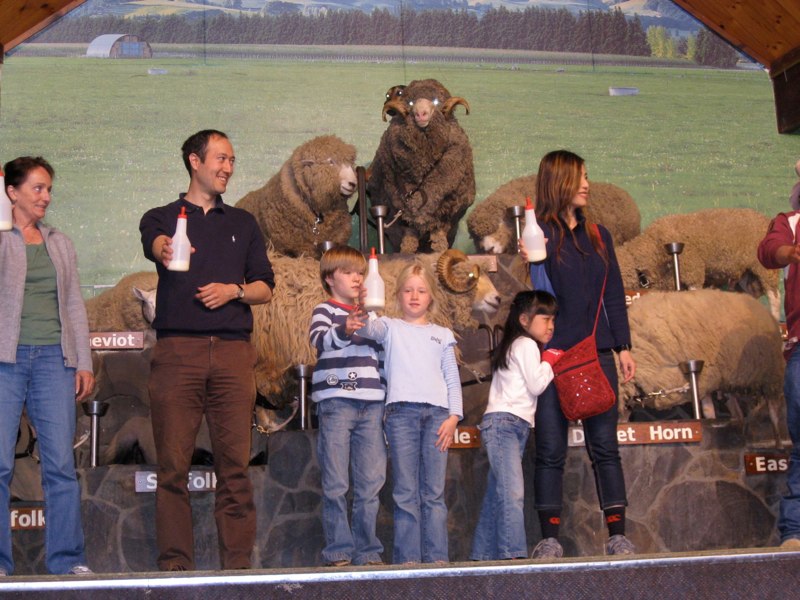 Oskar and Estelle on stage