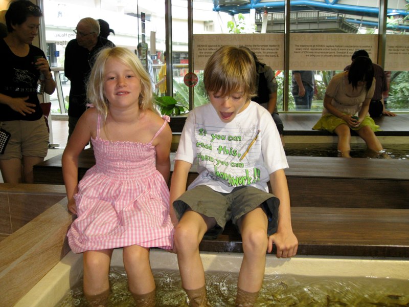 Oskar finally puts his feet in
