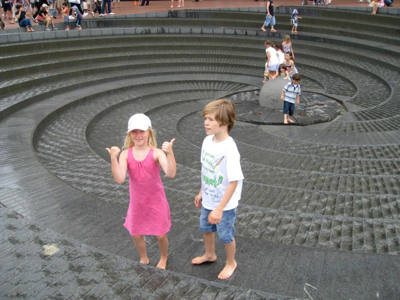 Art fountain at Darling harbor