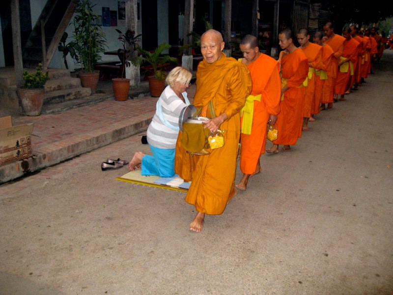 300 monks getting food every morning from the people