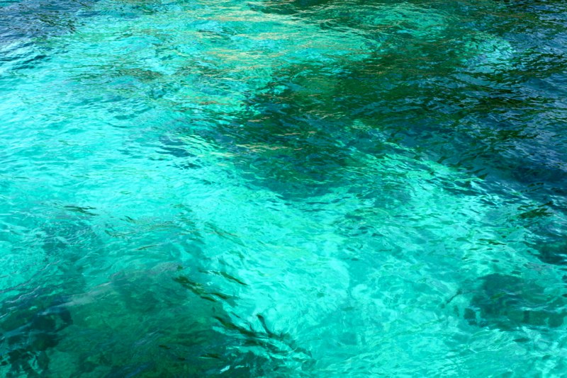 and the water is so blue..