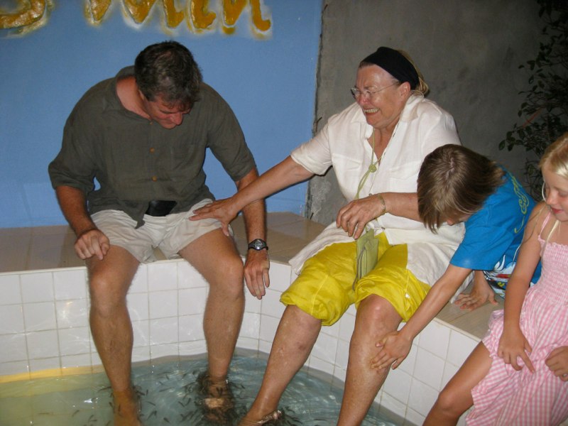 Mimi is trying Fish Spa!!