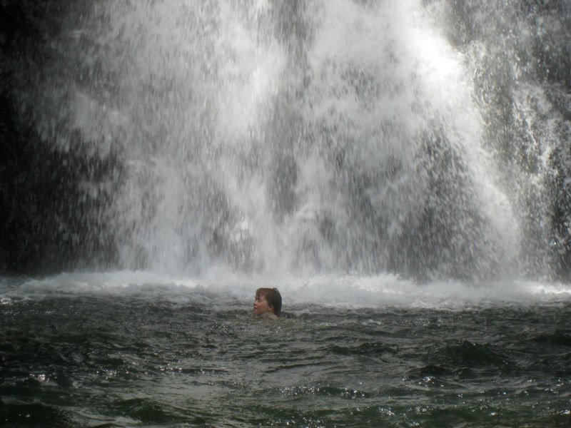 Oskar swims into the fall