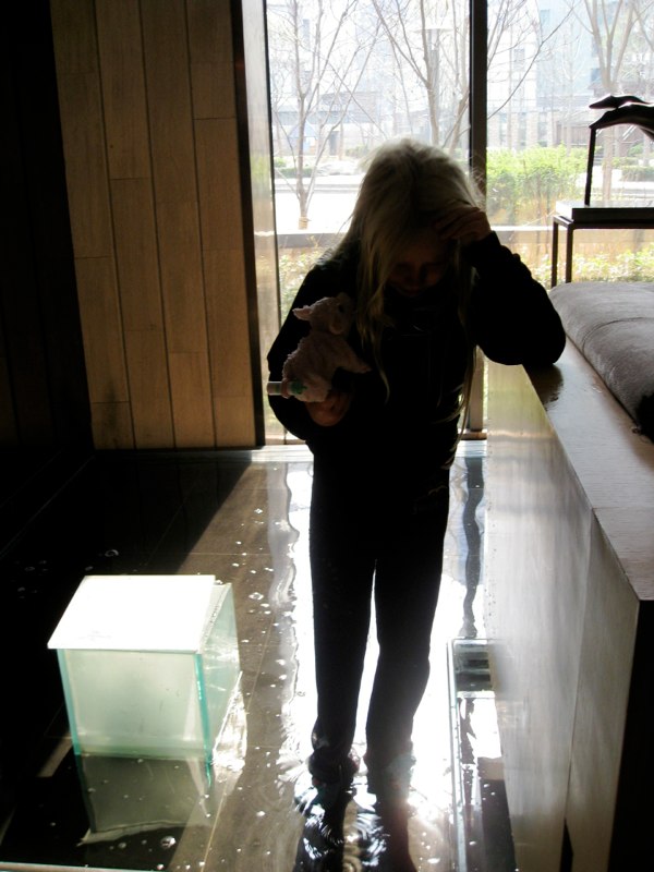 Estelle walked on the indoor decoration floor..made of water!!